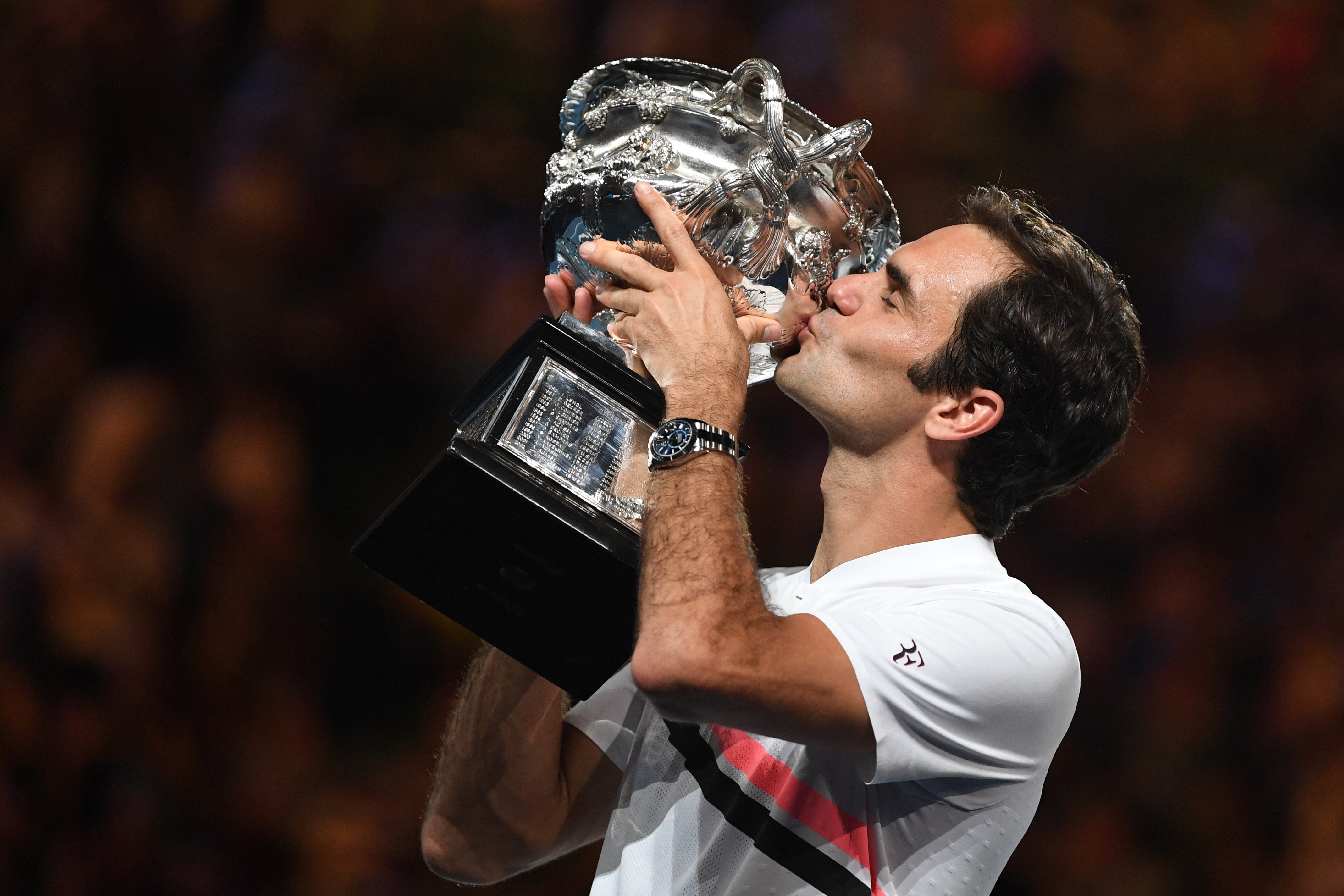 包含世界网球队横扫澳大利亚网球队，费德勒高光表现的词条