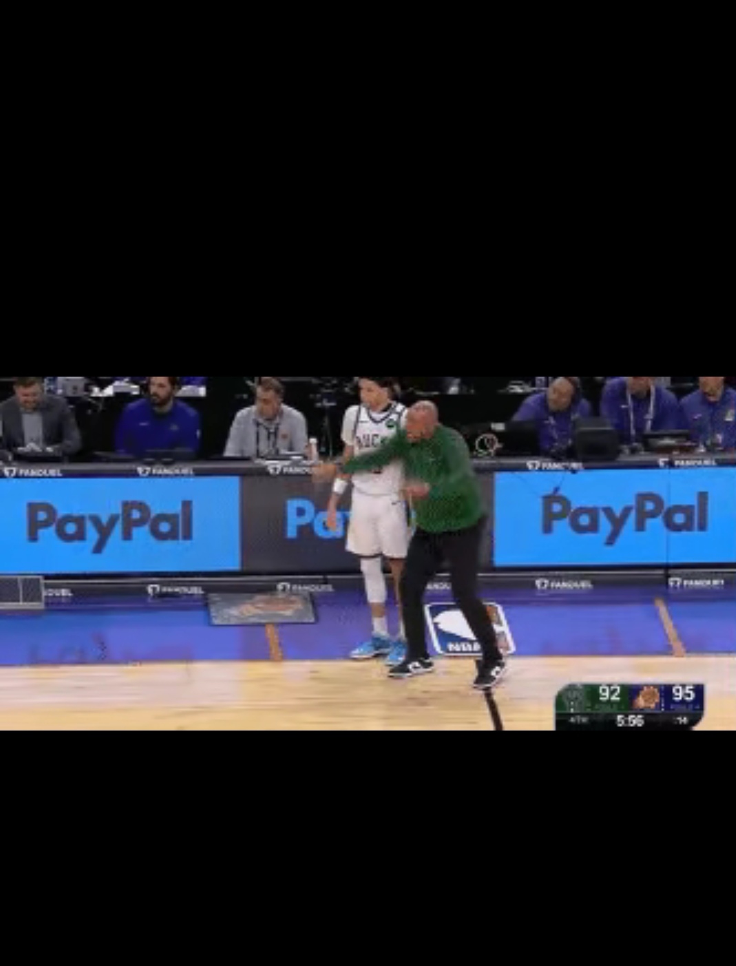 雄鹿B队绝地反击澳大利亚男篮，哈里斯关键制胜