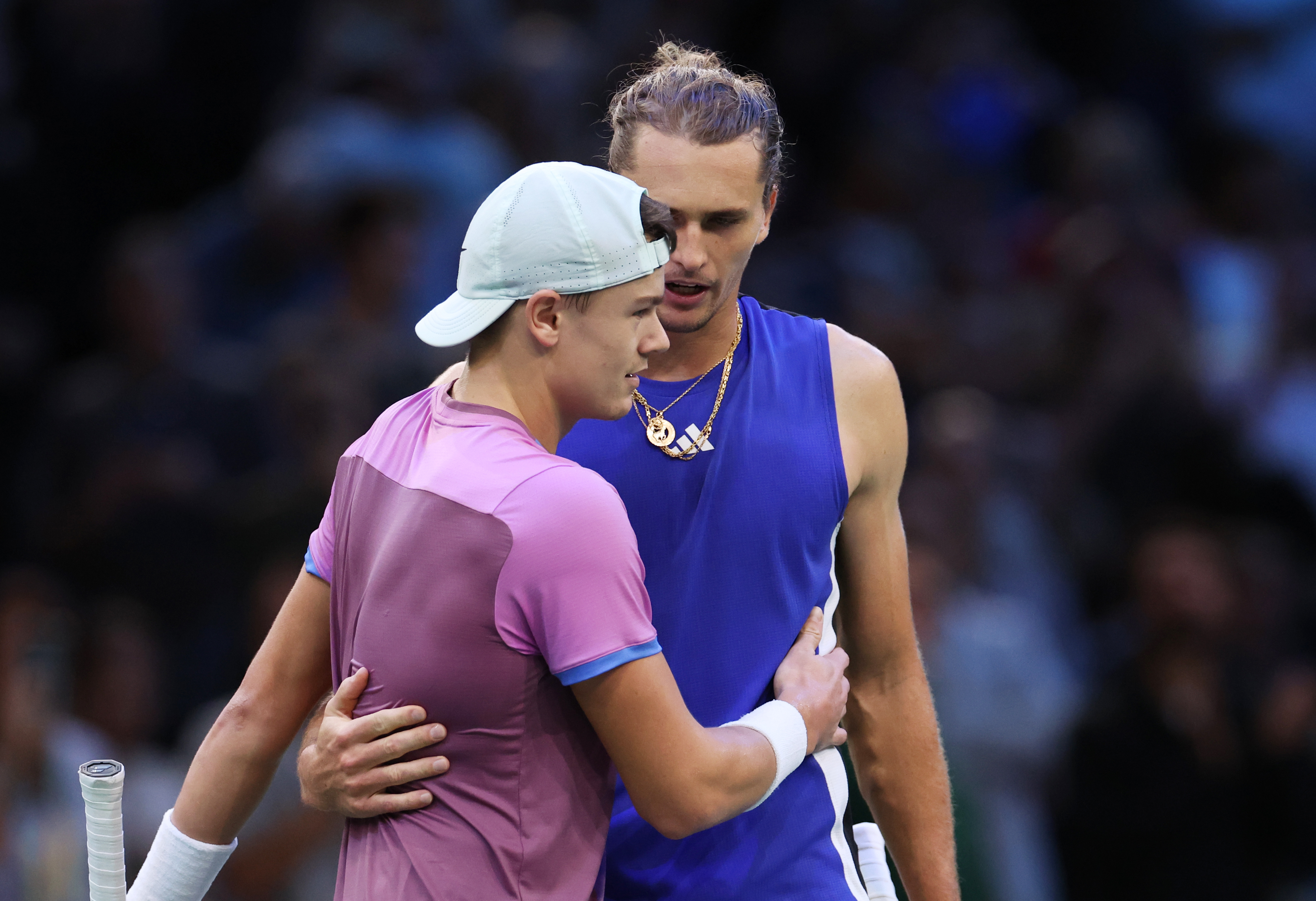 英雄联盟竞猜-西班牙网球队鏖战法国网球队，兹维列夫送出助攻的简单介绍