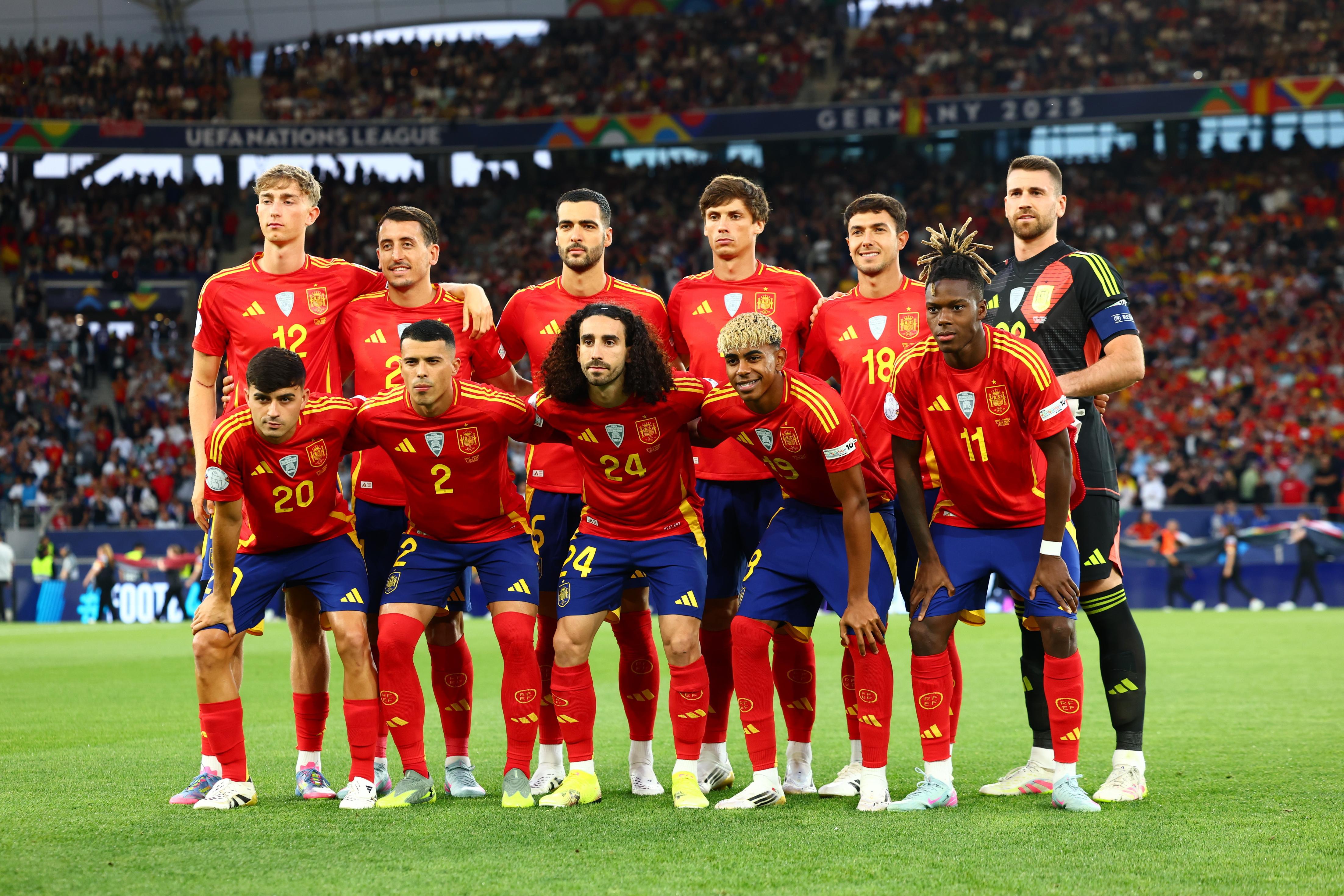 优秀年轻球员在场上展现出色表现，教练高度点赞的简单介绍