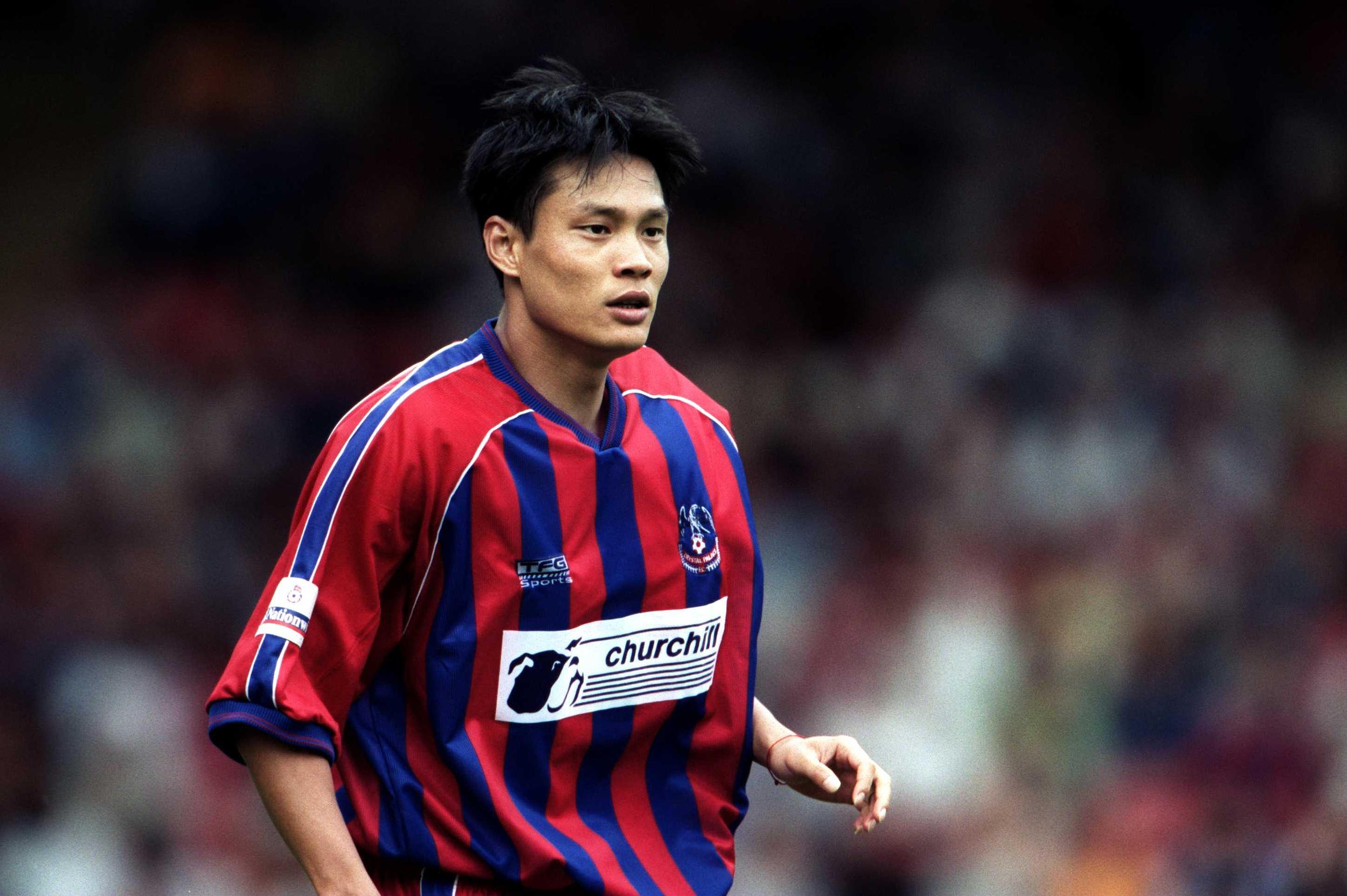 关于某国足球俱乐部欲签下知名球员的信息