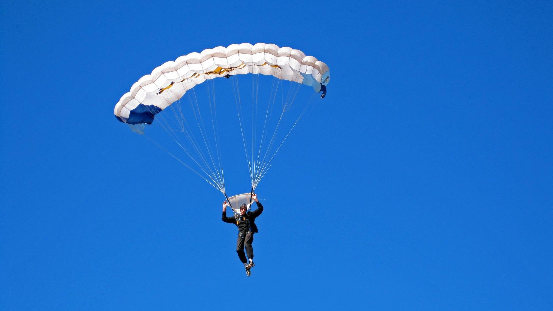 绿茵场上的绝杀与乒乓台前的制胜，体育中不可复制的决定性瞬间